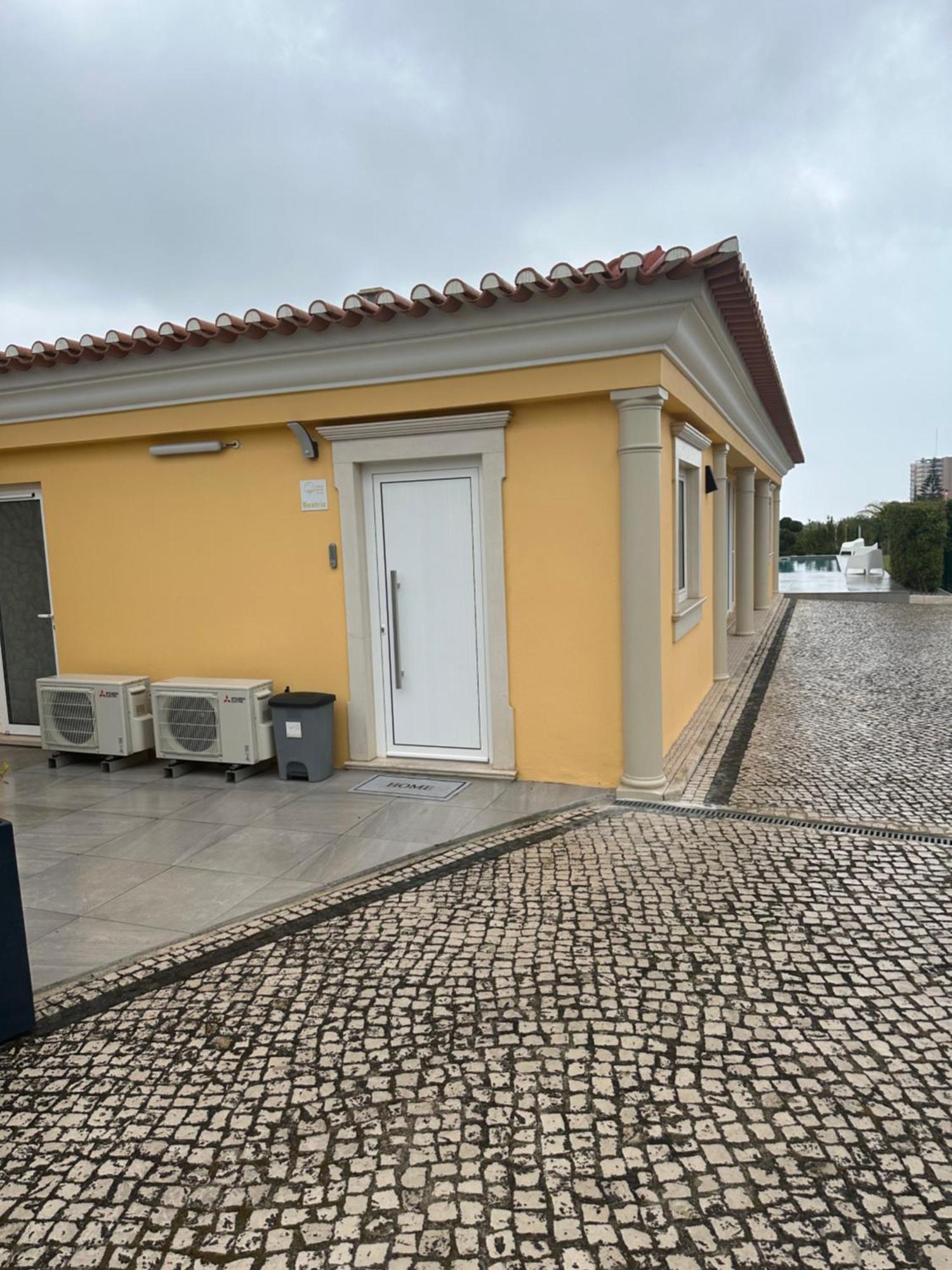 Yellow Sweet Home - Maria E Beatriz Nazaré Exteriör bild